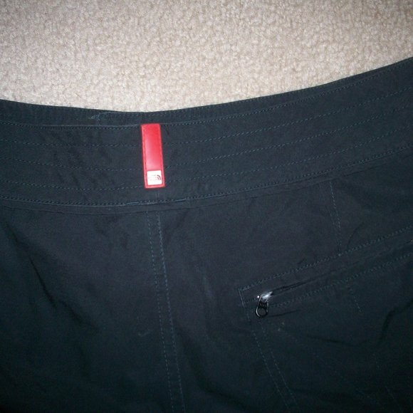 North Face Women's Sz 10 Shorts Lightweight Zipper Pocket Quick Dry Poly Black - Picture 8 of 9